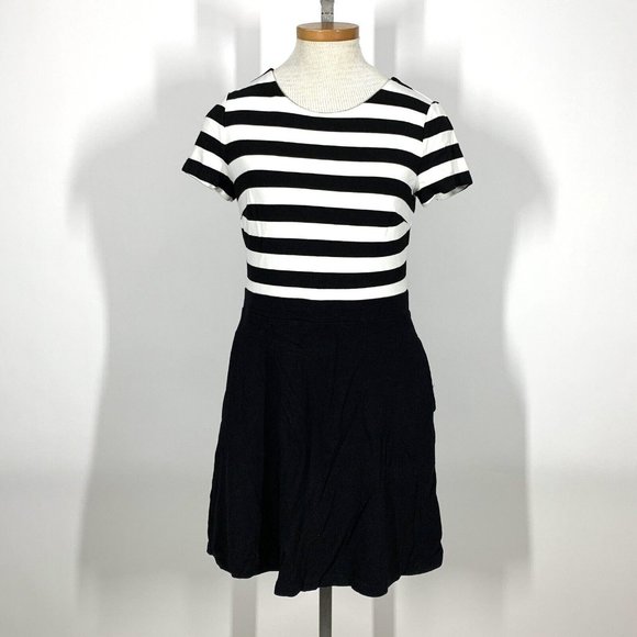 LOFT Black & White Striped Short Sleeve Fit and Flare Dress Sz 2 - Picture 1 of 9